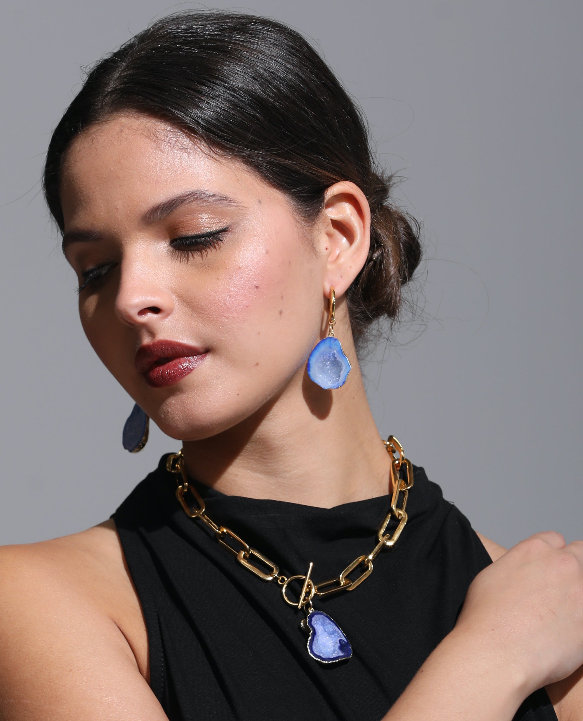 Black Oval Chain T-Bar Necklace