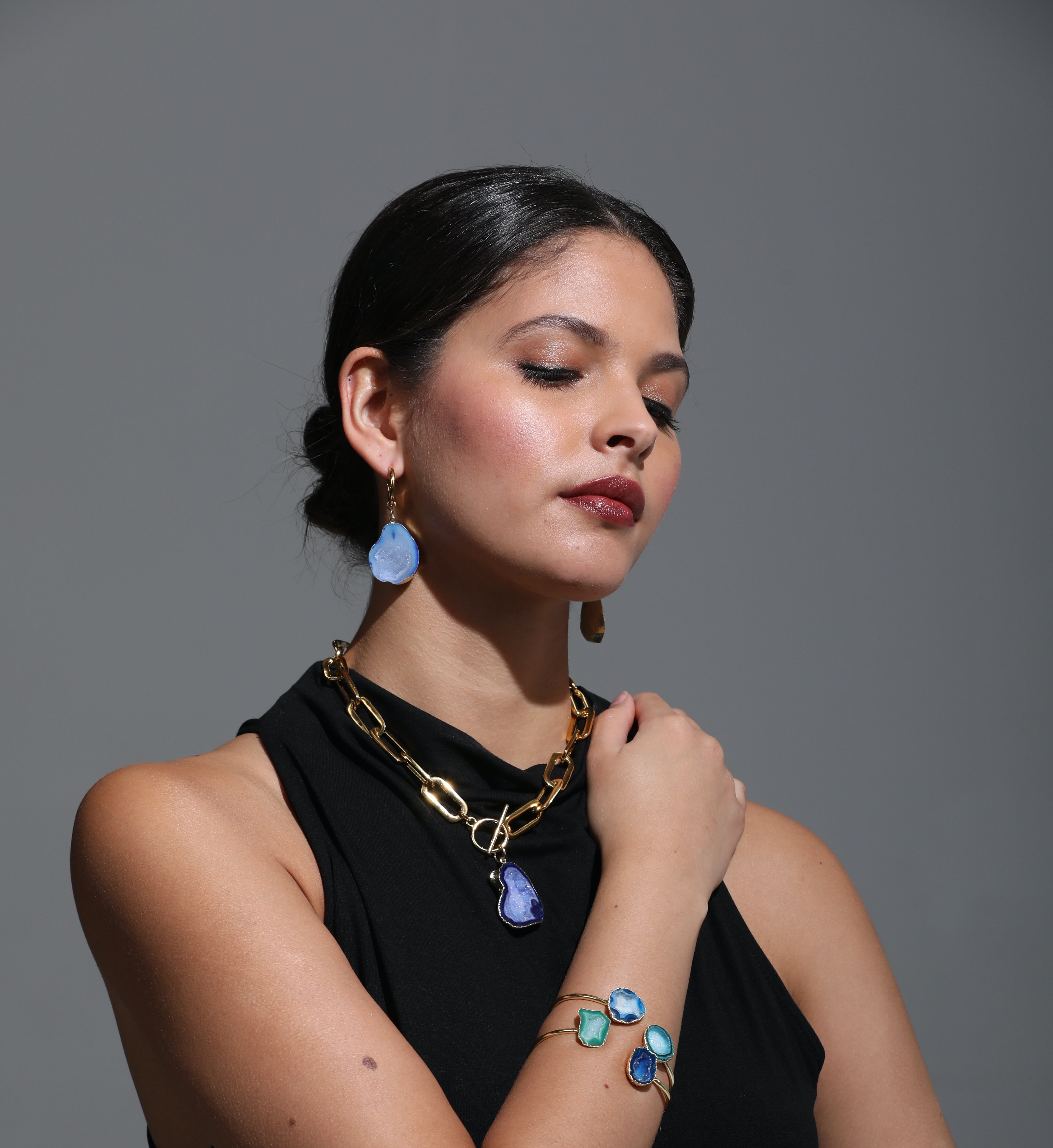 Blue Oval Chain T-Bar Necklace