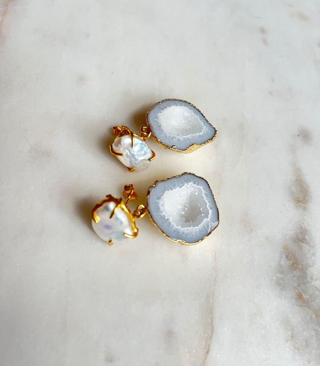The Pearl Rocks White Earrings