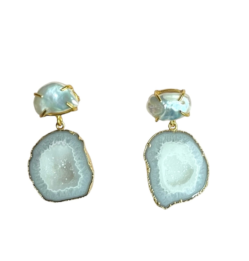 The Pearl Rocks White Earrings