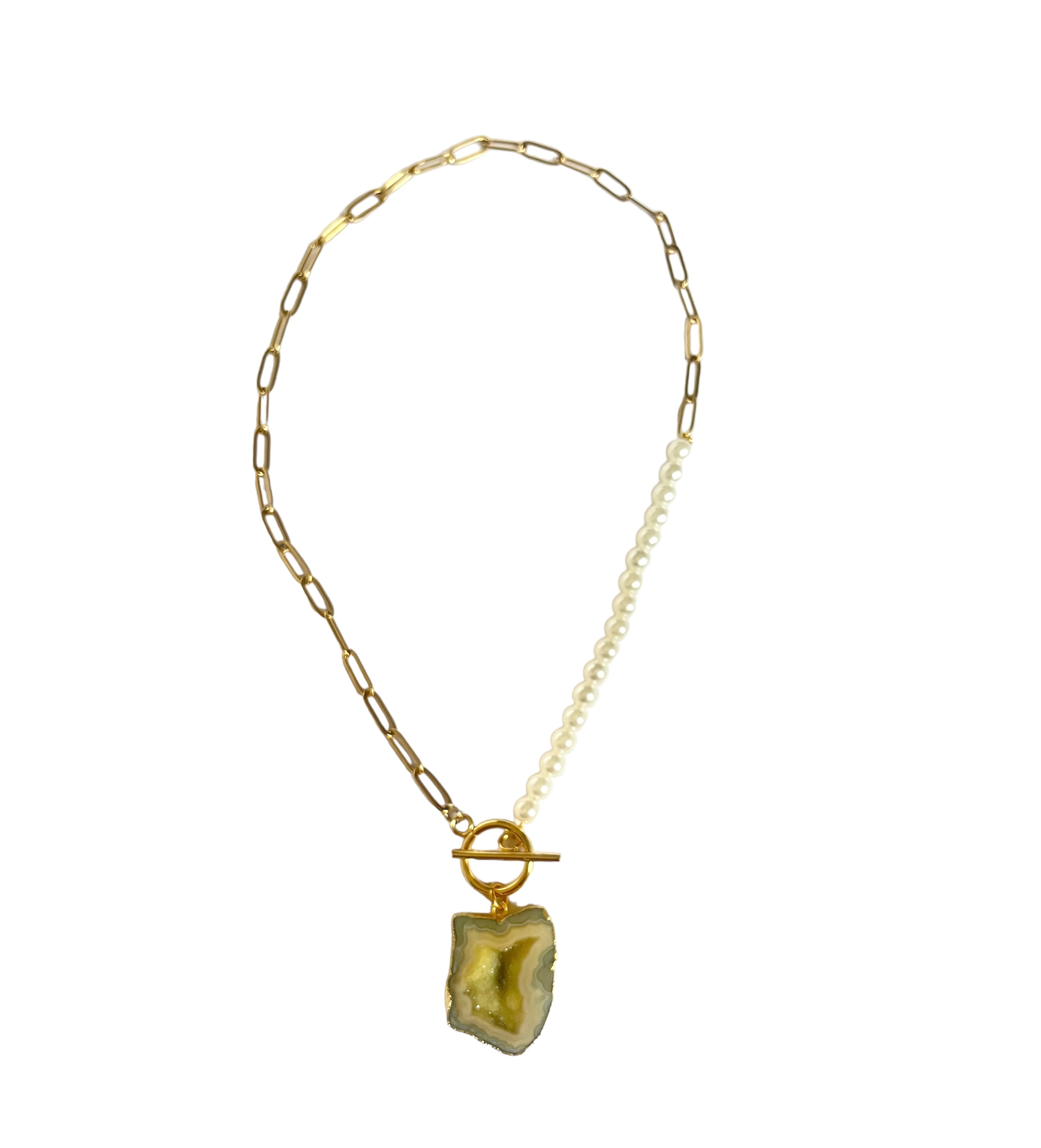 The Pearl Rocks Yellow Chain